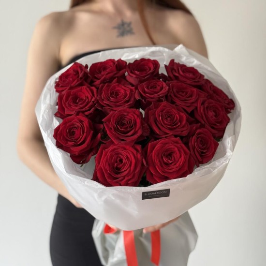 Шикарный букет bloom room с красными розами