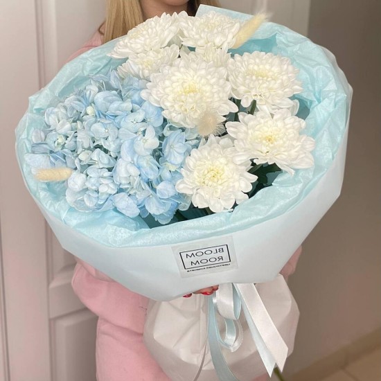 Авторский букет Bloom room гортензия, хризантема