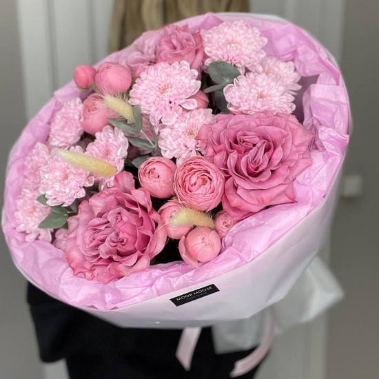 Малиновый букет  Bloom room, пион, пионовидная кустовая роза, хризантема, лагурус сухоцвет