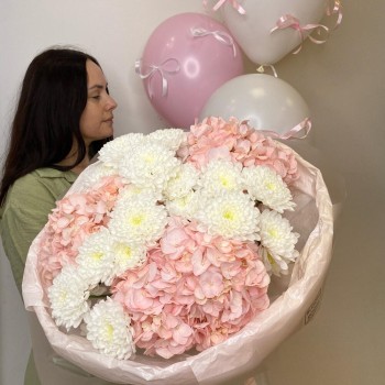 пышный букет и набор гелиевых шаров   BLOOM ROOM